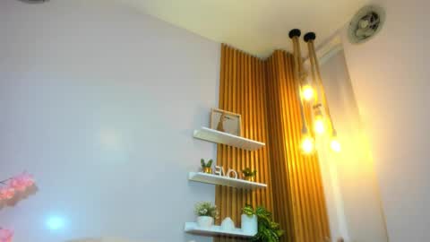 Sofia  online show from December 2025 05:33:02 PM