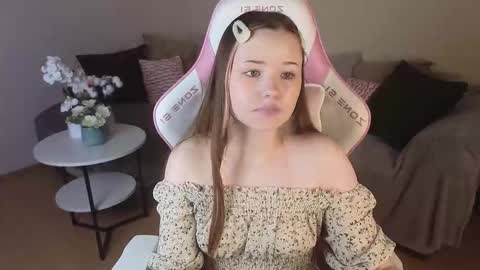 Snapshot of milkyshowproject chatting on November 2025 04:51:01 PM Ula online show from November 2025 04:51:01 PM