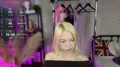 Hello  Im Mila online show from October 2025 08:47:02 AM