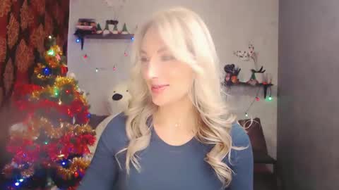 Snapshot of millaxqueen chatting on December 2024 05:18:02 AM MillaXQueen online show from December 2024 05:18:02 AM