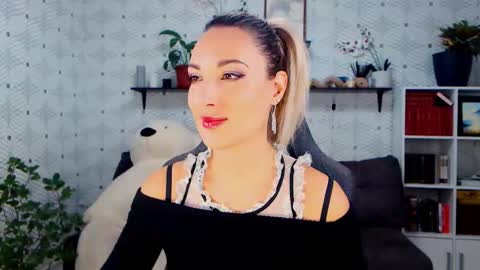 Snapshot of millaxqueen chatting on November 2025 10:36:01 AM MillaXQueen online show from November 2025 10:36:01 AM