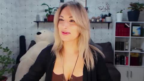 MillaXQueen online show from February 2026 04:22:02 PM