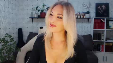 MillaXQueen online show from June 2026 06:32:02 AM