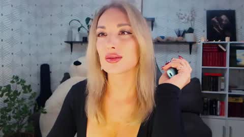 MillaXQueen online show from June 2026 07:36:01 AM