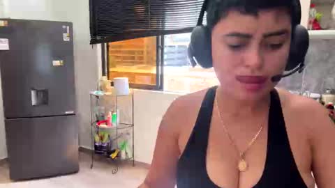 Im girl my name is Johana  online show from October 2025 06:53:01 PM