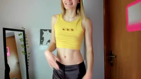 millie_lacroix online show from April 2026 01:42:02 PM
