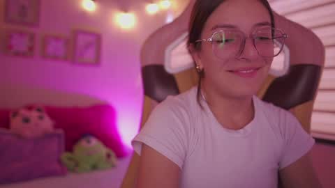 Snapshot of milly_kenner chatting on June 2026 08:47:01 PM MILLY online show from June 2026 08:47:01 PM