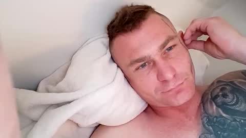 Milutki14325 online show from April 2026 04:48:01 PM