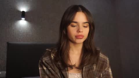 Snapshot of milyyclaars chatting on March 2026 01:17:02 PM Linda online show from March 2026 01:17:02 PM