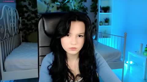 Mina online show from October 2025 03:43:01 PM