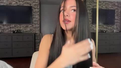 Snapshot of minahoneyy38 chatting on February 2026 02:24:02 PM Mina online show from February 2026 02:24:02 PM