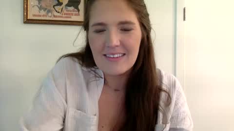 Snapshot of mindymounds chatting on May 2026 09:42:02 PM Mindy online show from May 2026 09:42:02 PM