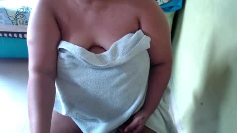 Andrea online show from April 2026 07:00:01 PM