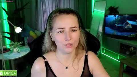 Snapshot of mira_mermayd chatting on July 2026 01:43:02 AM Mira online show from July 2026 01:43:02 AM