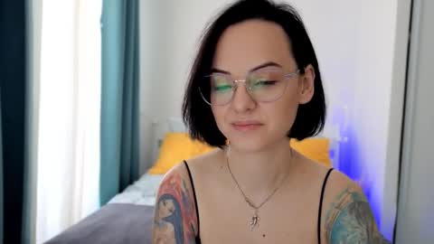 MiraSkyy online show from October 2025 09:26:01 AM