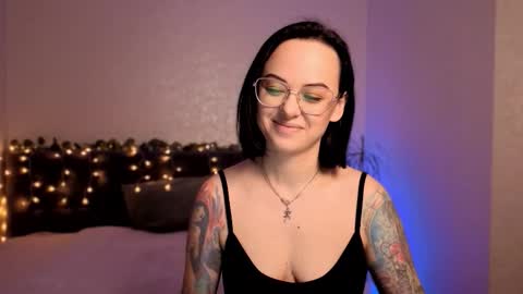 Snapshot of miraskyy chatting on December 2025 06:12:01 PM MiraSkyy online show from December 2025 06:12:01 PM