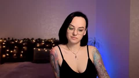 Snapshot of miraskyy chatting on December 2025 09:32:02 PM MiraSkyy online show from December 2025 09:32:02 PM