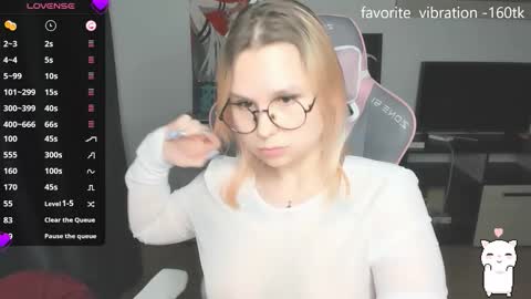 Kira online show from September 2025 06:07:01 PM