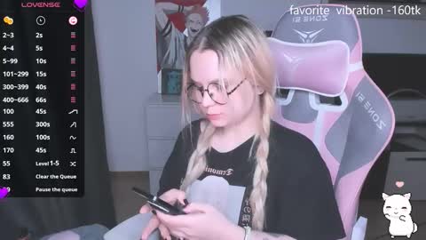 Kira online show from October 2025 01:17:02 AM