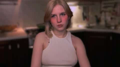 Snapshot of mirrameow chatting on November 2025 12:10:01 AM Mira online show from November 2025 12:10:01 AM