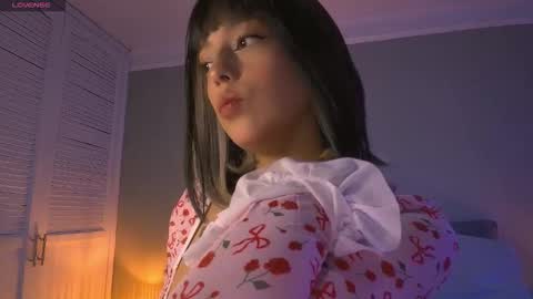 Eliza online show from November 2025 04:01:02 AM