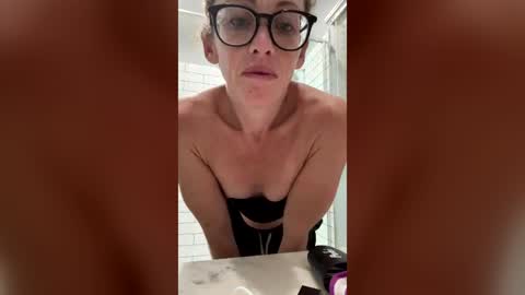 Snapshot of mischiefmamaxs chatting on July 2026 05:36:01 AM mischiefmamaxs online show from July 2026 05:36:01 AM