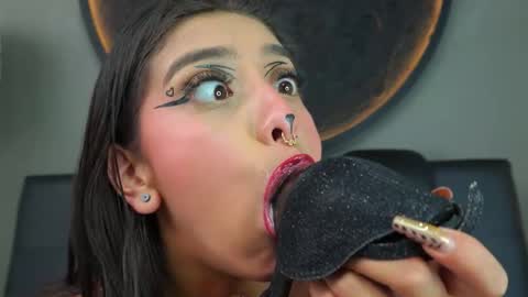 Sabrina online show from December 2025 06:24:02 PM