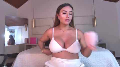 Snapshot of miss__ary_ chatting on May 2026 12:10:01 PM miss__ary_ online show from May 2026 12:10:01 PM