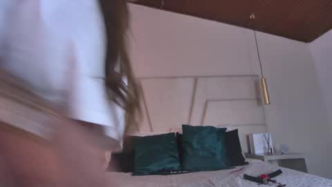 Snapshot of miss__ary_ chatting on May 2026 04:04:02 PM miss__ary_ online show from May 2026 04:04:02 PM
