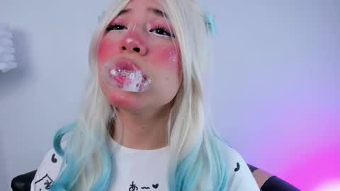 Daphne online show from October 2025 02:42:02 AM