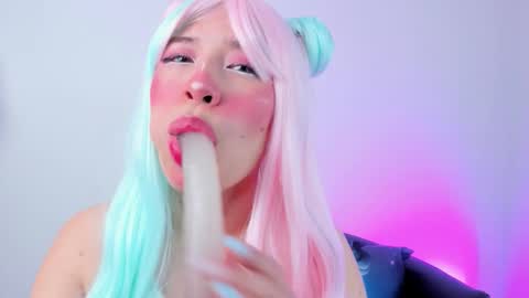 Daphne online show from October 2025 02:42:01 AM