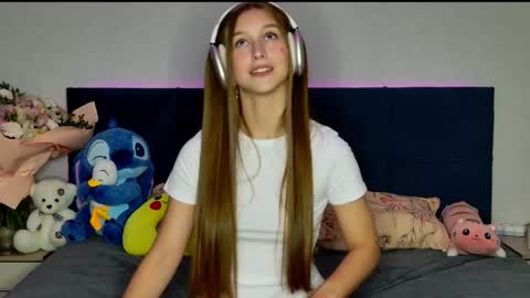 Snapshot of miss_emily_miller chatting on October 2025 05:04:02 PM Emily online show from October 2025 05:04:02 PM