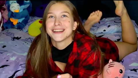 Snapshot of miss_emily_miller chatting on November 2025 04:18:02 PM Emily online show from November 2025 04:18:02 PM