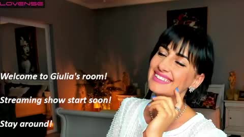 Miss Giulia online show from April 2026 08:55:02 PM