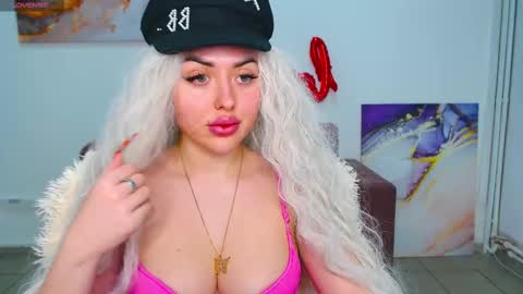 Snapshot of miss_kiten chatting on March 2025 12:26:01 PM miss_kiten online show from March 2025 12:26:01 PM