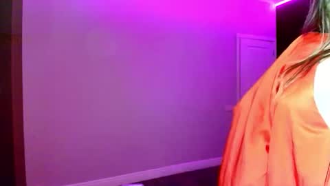 miss_kiten online show from April 2026 08:53:02 PM