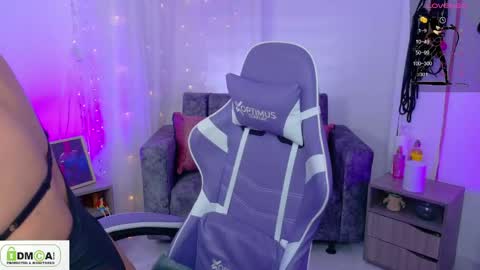 Snapshot of miss_scarllet chatting on May 2026 01:18:02 PM 100 thumbs up online show from May 2026 01:18:02 PM