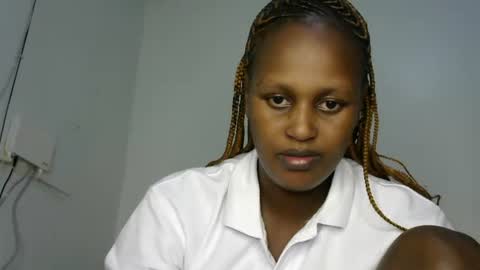 Snapshot of miss_vall chatting on January 2025 07:18:02 PM miss_vall online show from January 2025 07:18:02 PM