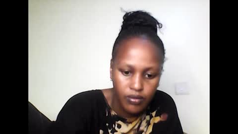 Snapshot of miss_vall chatting on October 2025 07:20:02 AM miss_vall online show from October 2025 07:20:02 AM