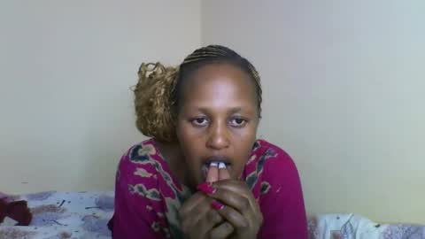 Snapshot of miss_vall chatting on March 2026 06:47:02 PM miss_vall online show from March 2026 06:47:02 PM