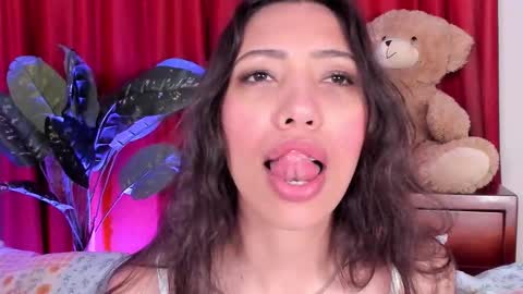 Miss Veronica online show from October 2025 01:30:01 PM