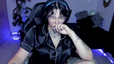 Snapshot of misscharlottte_18 chatting on December 2024 08:00:02 AM Missy Charlottte. Hey remember to give me a thumbs up ty online show from December 2024 08:00:02 AM