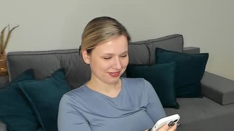 Snapshot of missdariross chatting on January 2025 09:17:02 PM Miss Darina Ross online show from January 2025 09:17:02 PM