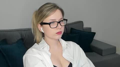 Snapshot of missdariross chatting on February 2025 02:13:02 PM Miss Darina Ross online show from February 2025 02:13:02 PM