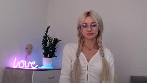 EMMA online show from December 2024 06:39:02 PM