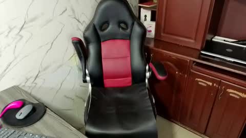 Snapshot of missescarleth chatting on October 2025 01:28:01 AM Escarlet online show from October 2025 01:28:01 AM