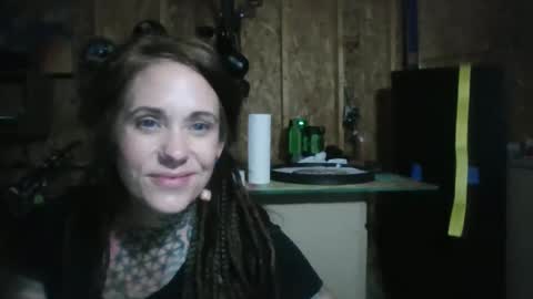 misshoneybadger333 online show from September 2025 12:47:01 AM