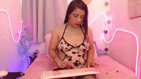 Snapshot of misskendall_hot chatting on December 2024 12:46:02 PM online show from December 2024 12:46:02 PM