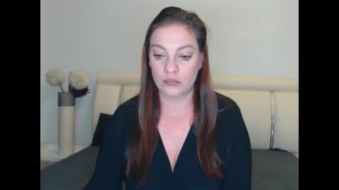 Khloe online show from December 2025 05:20:02 PM