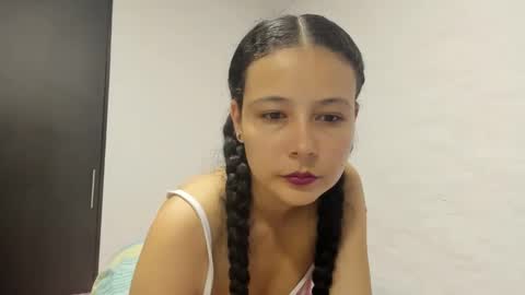 Snapshot of misslatinrose chatting on September 2025 01:05:01 AM Rose online show from September 2025 01:05:01 AM